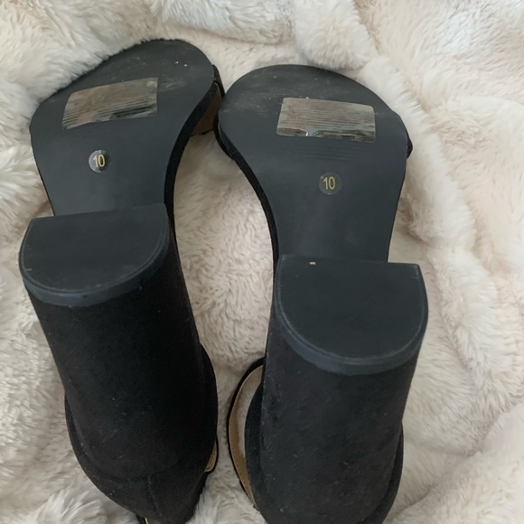 NWT - timeless pump - Picture 2 of 3